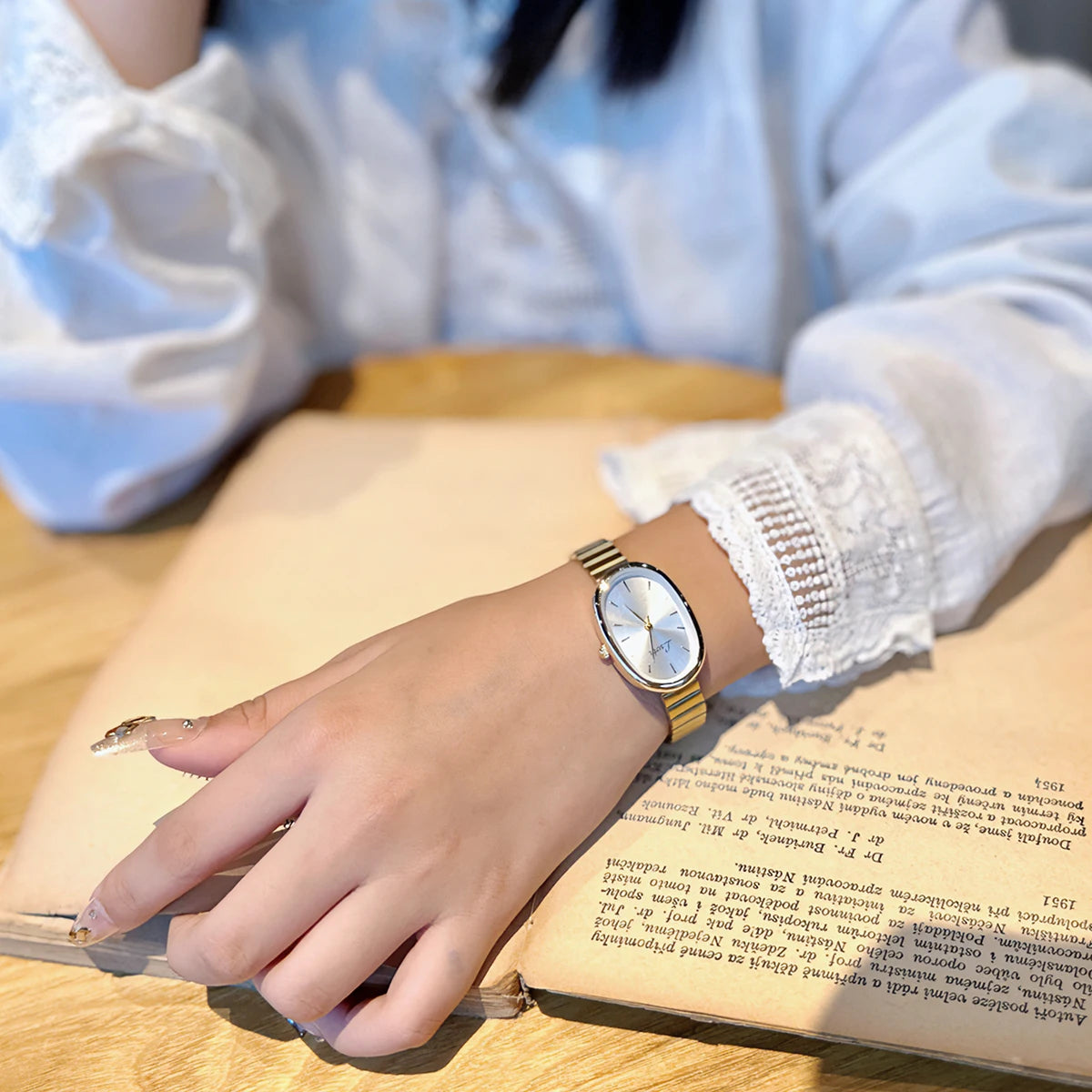Reloj caja ovalada